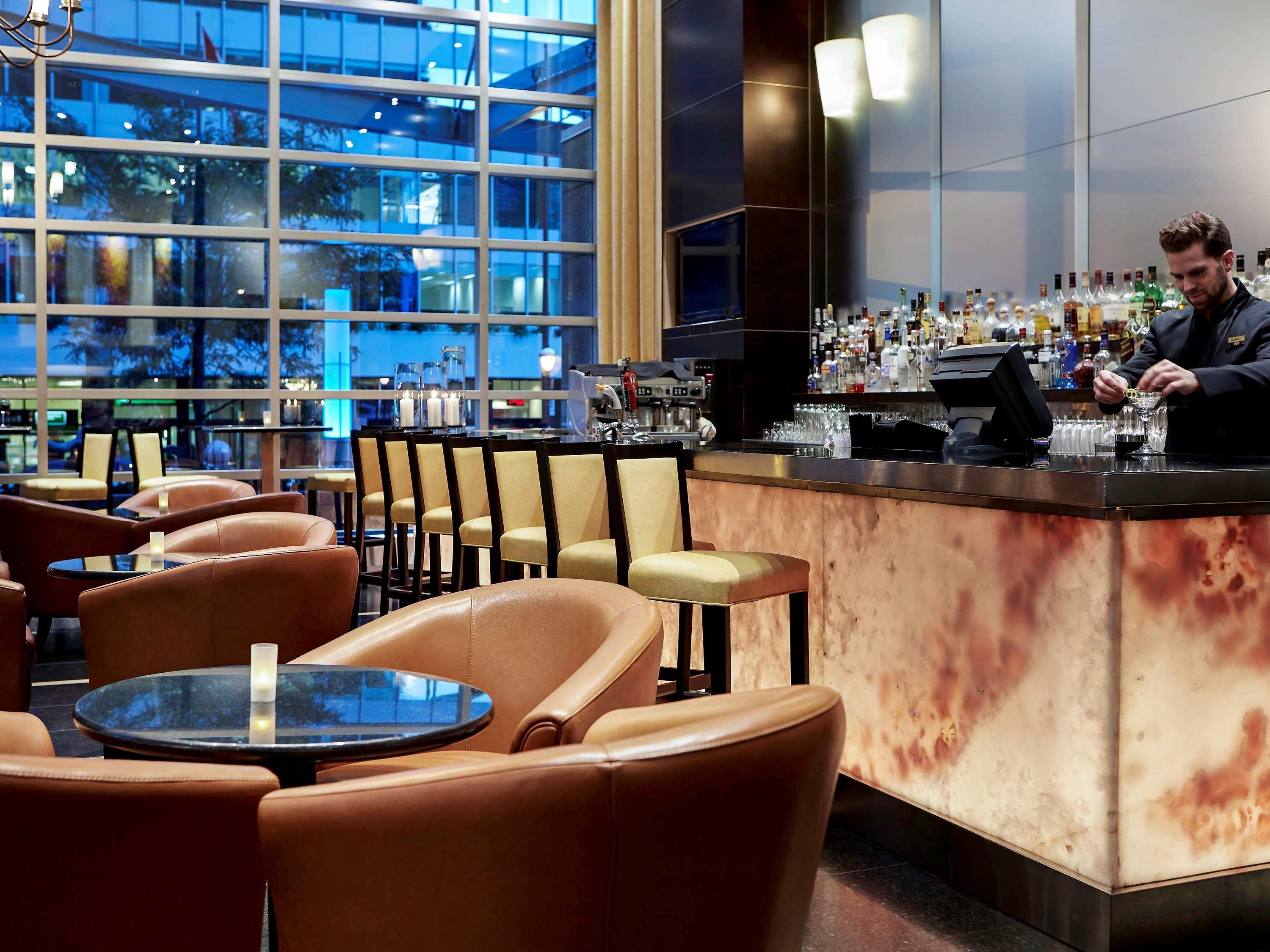 Отель Sofitel Montreal Golden Mile Экстерьер фото