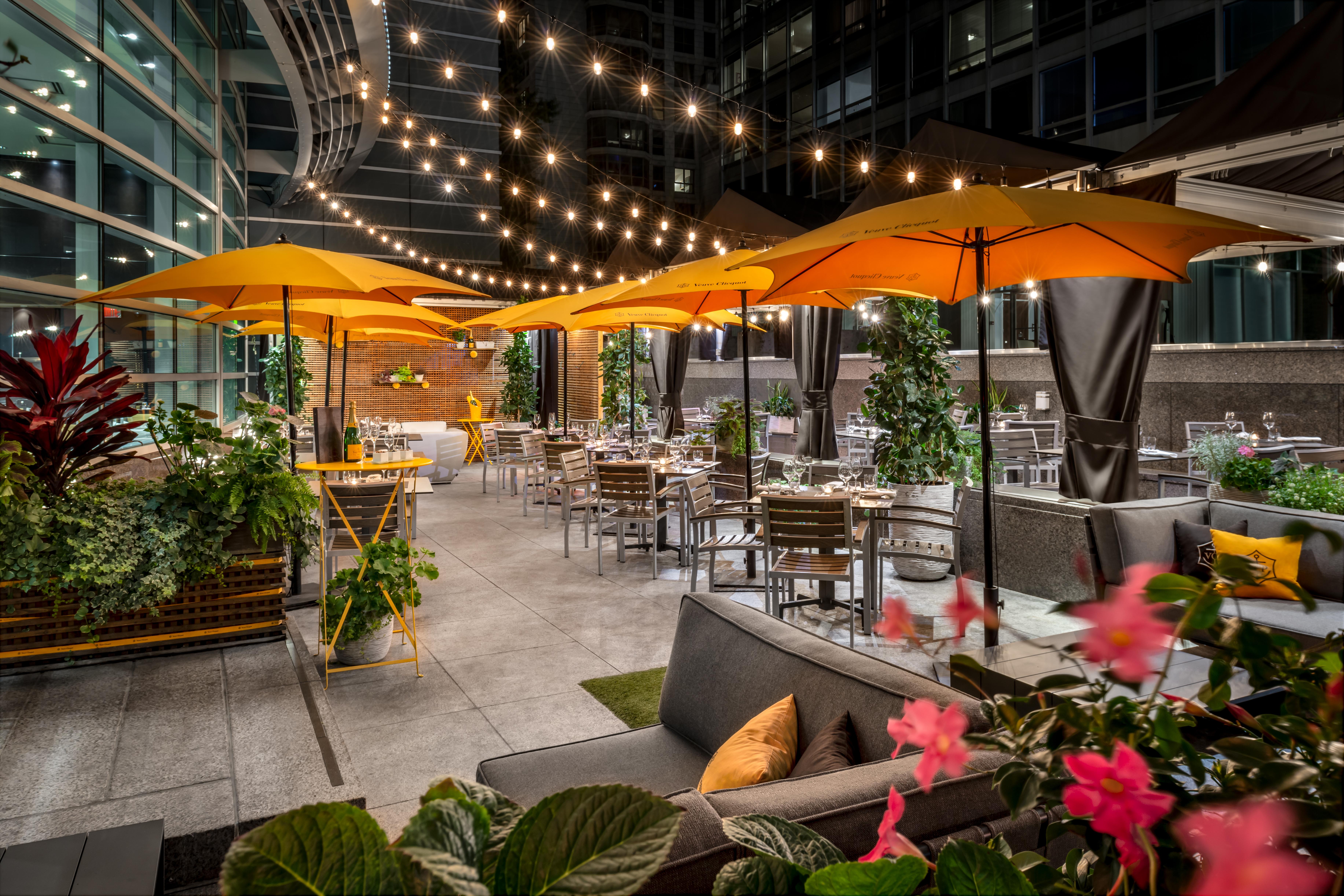 Отель Sofitel Montreal Golden Mile Экстерьер фото