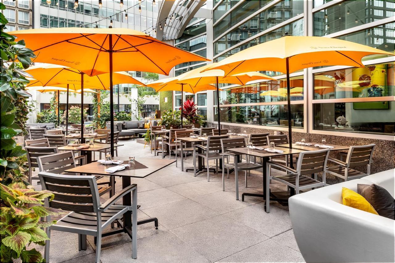 Отель Sofitel Montreal Golden Mile Экстерьер фото